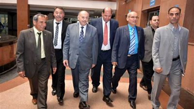 نائب وزير التعليم العالي يتفقد مركز 