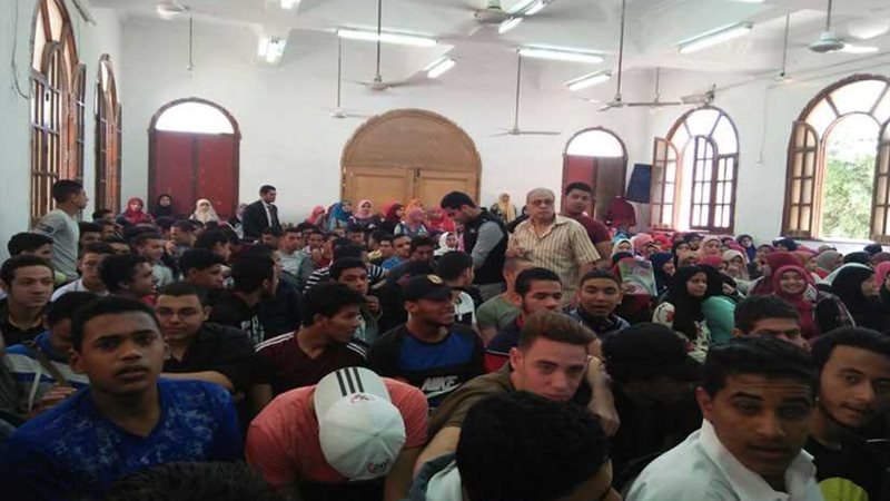 تكدس بقاعات عايزين