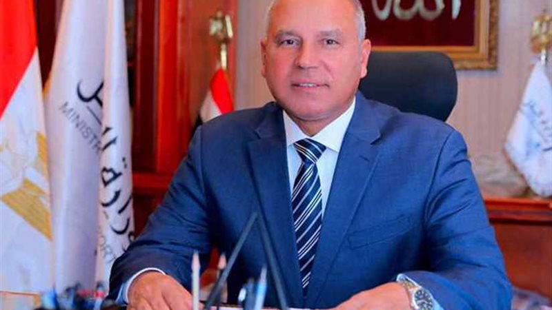 وزير النقل يناقش