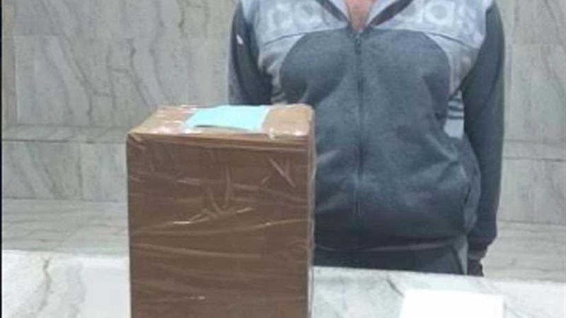 تاجر قطع غيار السيارات