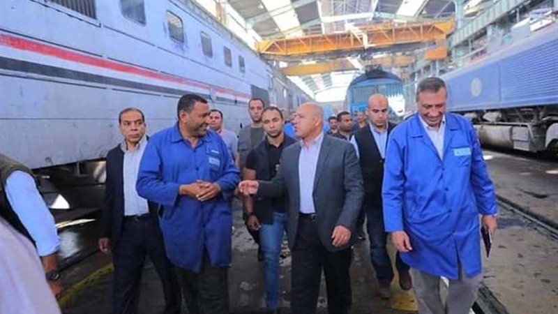 وزير النقل يتابع