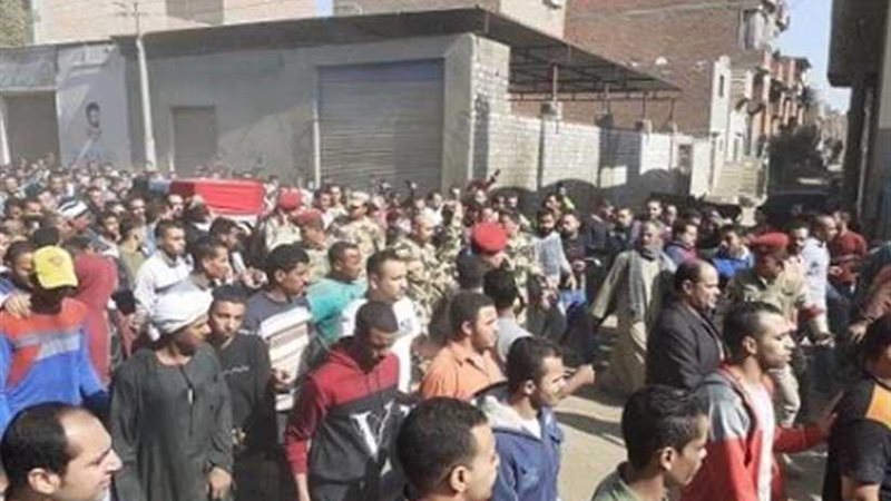 الآلاف من أهالي بني