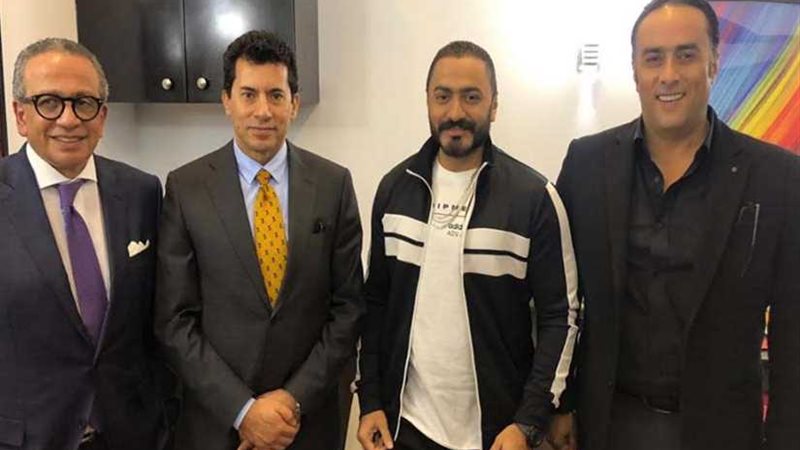 تامر حسني مفاجأة