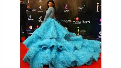 أغرب الفساتين في مهرجان القاهرة السينمائي