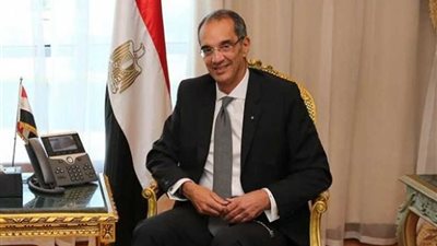 عاجل.. وزير الاتصالات يعلن إطلاق القمر الصناعي المصري 