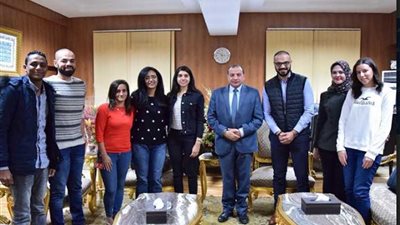 رئيس جامعة بني سويف يستقبل وفد شركة محمول