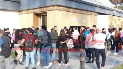 ننشر بالصور.. إقبال كبير من جمهور مهرجان القاهرة السينمائي الدولي