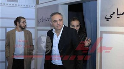 بالصور.. محمد حفظي يشهد معرض 