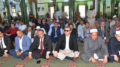 وزير القوى العاملة يؤدي صلاة ظهر الجمعة بمسجد ناصر بحي شرق أسيوط