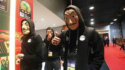 شاهد.. لاعبو منتخب مصر ملثمون قبل موقعة الفاينال
