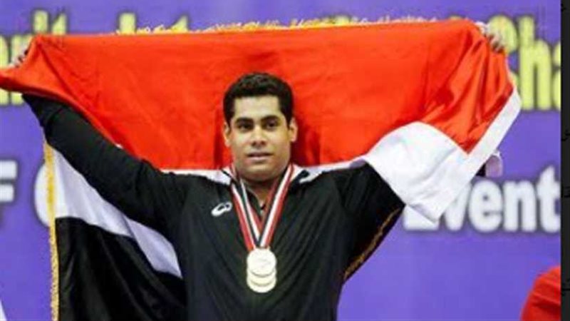 بطل رفع الأثقال الأوليمبي