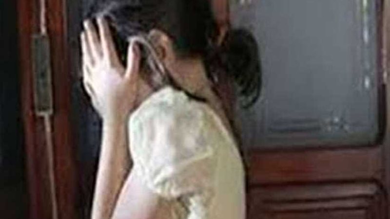 لنقلها أسرار البيت