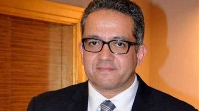 وزير الآثار يبحث