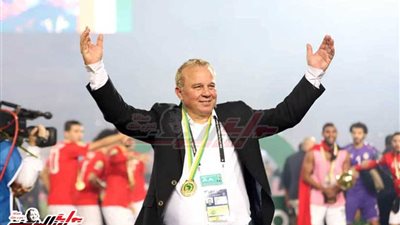 شوقي غريب.. فخور بالجيل الحالي ويهدي الكأس لشهدائنا