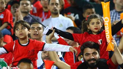 ولادنا فوق أكتافنا في المدرجات والأبطال في الملعب (صور)