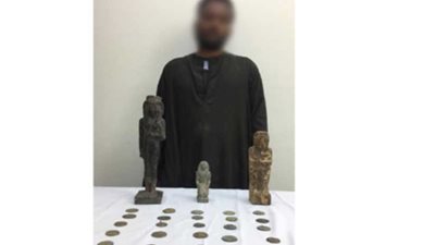 ضبط مزارع بالمنيا وبحوزته 28 قطعة أثرية
