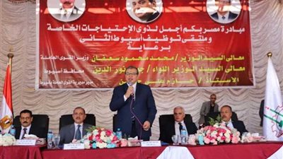 تسليم 29 عقد عمل لمتحدي الإعاقة بمبادرة 