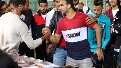 مجلس إدارة المصري يكرم اللاعب 
