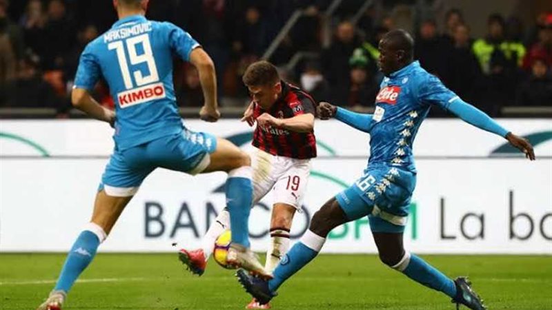 ميلان يستدرج نابولي