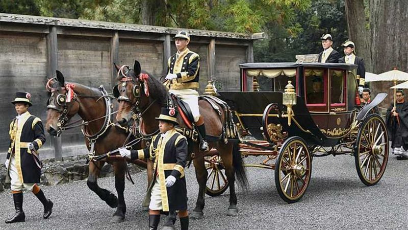 ناروهيتويصل إلى الضريح