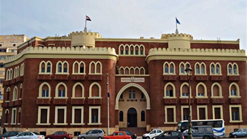 عميدة آداب الإسكندرية