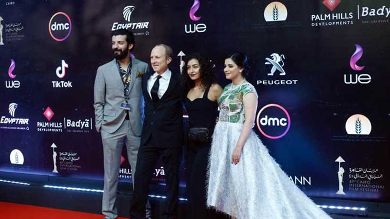 بالصور.. صناع فيلم