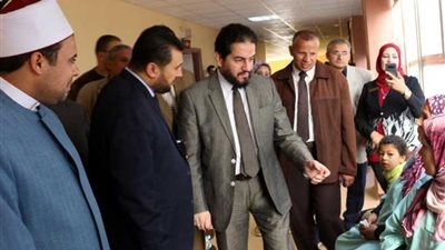 وفد من مشيخة الأزهر يزور مستشفى الأطفال بجامعة المنصورة