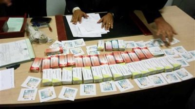 جمارك مطار القاهرة تحبط محاولة تهريب عدد من الأقراص المخدرة