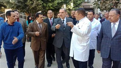 محافظ أسيوط يفاجئ العاملين بمستشفى ديروط المركزي