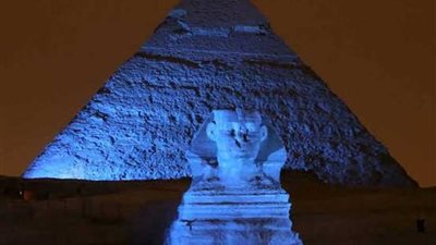 إضاءة الأهرامات باللون الأزرق بمناسبة مرور 30 عاما على اتفاقية حقوق الطفل