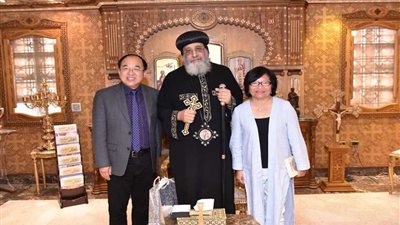 البابا تواضروس يستقبل وفدًا من الكهنة الصينيين بالمقر البابوي