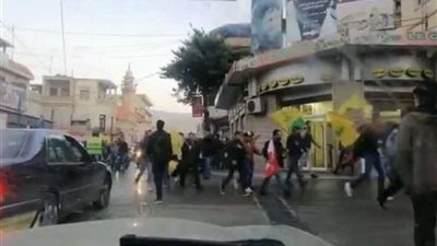 لبنان: تدافع وتلاسن بين متظاهرين وأنصار لرئيس الجمهورية على طريق القصر الرئاسي