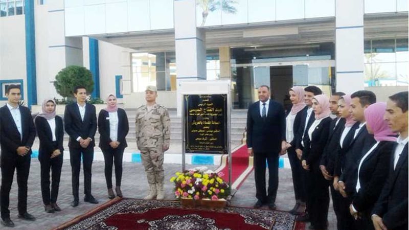 الرئيس السيسي يفتتح