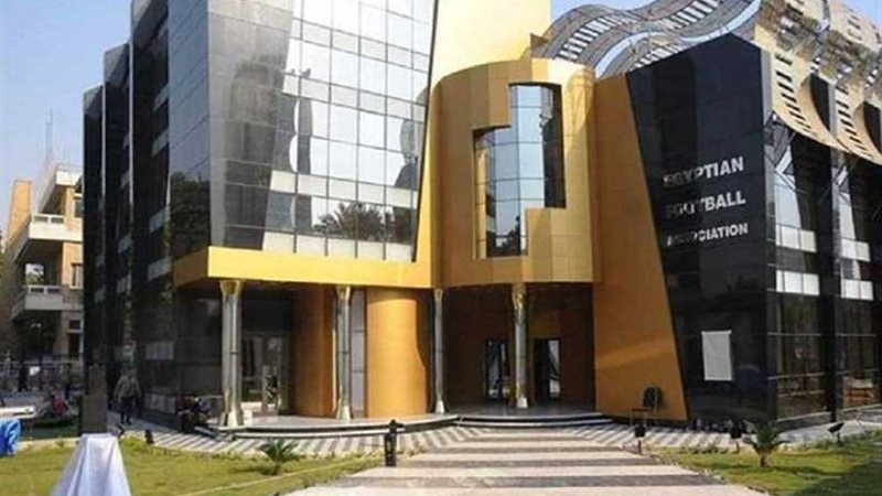 اتحاد الكرة يشيد