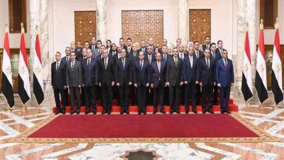 الرئيس السيسي في صور تذكارية مع المحافظين ونوابهم