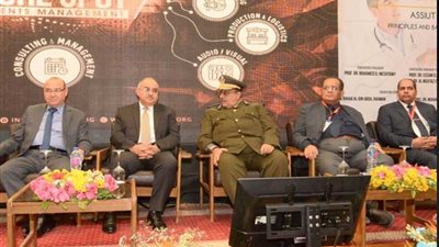 رئيس جامعة أسيوط يشيد بتعاون أساتذة الطب بالجامعة