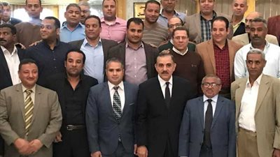 محافظ أسيوط السابق يودع العاملين بالمحافظة قبل مغادرته لكفر الشيخ.. (صور)