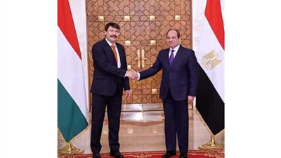 عاجل.. الرئيس السيسي يعرب عن سعادته بإستقبال نظيره المجرى (صور)