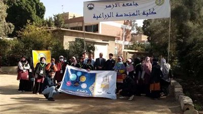 المصريون والوافدون ينظفون أسطح كلية الهندسة الزراعية بجامعة الأزهر