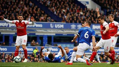 أرسنال يسقط في فخ الخسارة أمام آينتراخت فرانكفورت الألماني