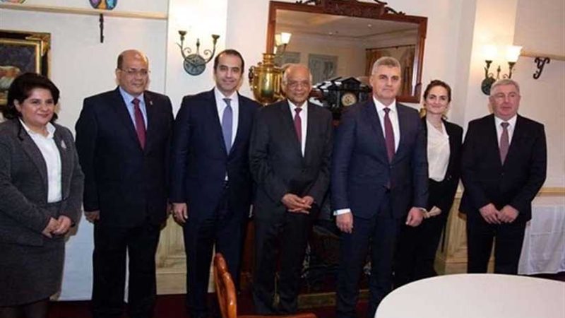 عبدالعال يبحث مع