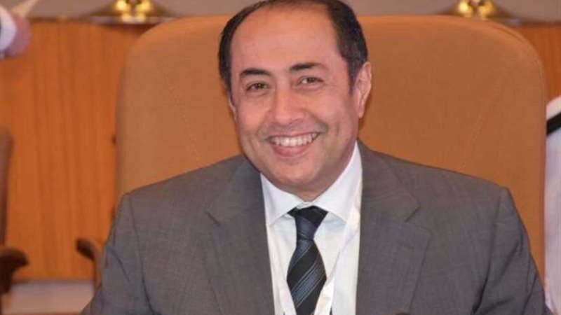السفير حسام زكي يجري