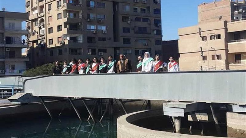 طلاب المدارس يتعرفون