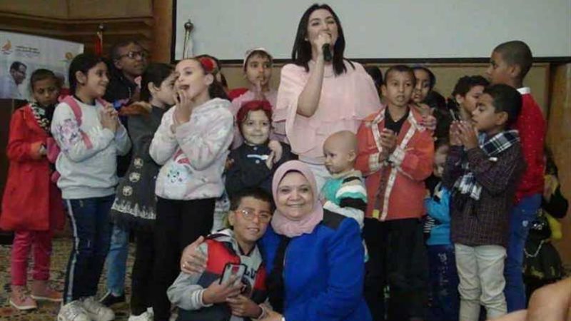 آية عبدالله تحتفل