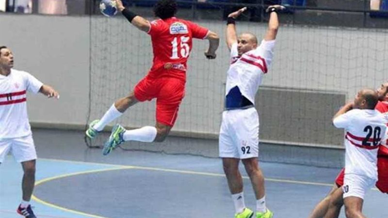 الأهلي يتصدر دوري