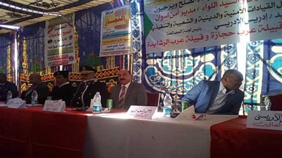 محافظ أسوان يشهد مراسم صلح بين عائلتين بمدينة كوم أمبو