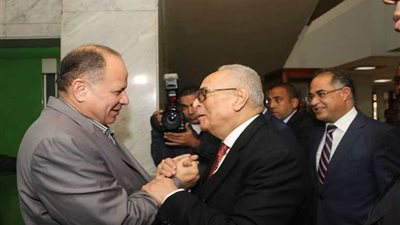 محافظ أسيوط يستقبل رئيس حزب الوفد.. 