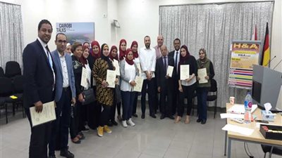 وزير التعليم العالي يتلقى تقريراً عن البرامج التدريبية لتنمية كفاءات العاملين بالإدارة المركزية
