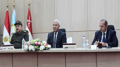 المنطقة الغربية العسكرية توقع بروتوكول تعاون لتطوير العمارات السكنية بحى الزهور بمطروح