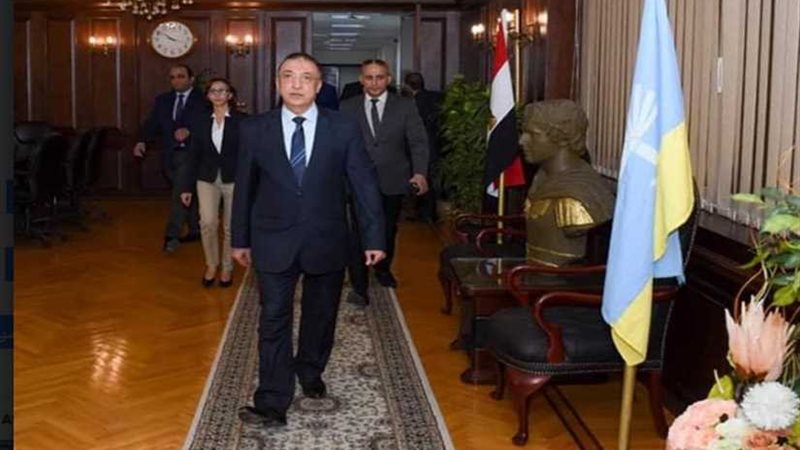 الشريف يصل مكتبه